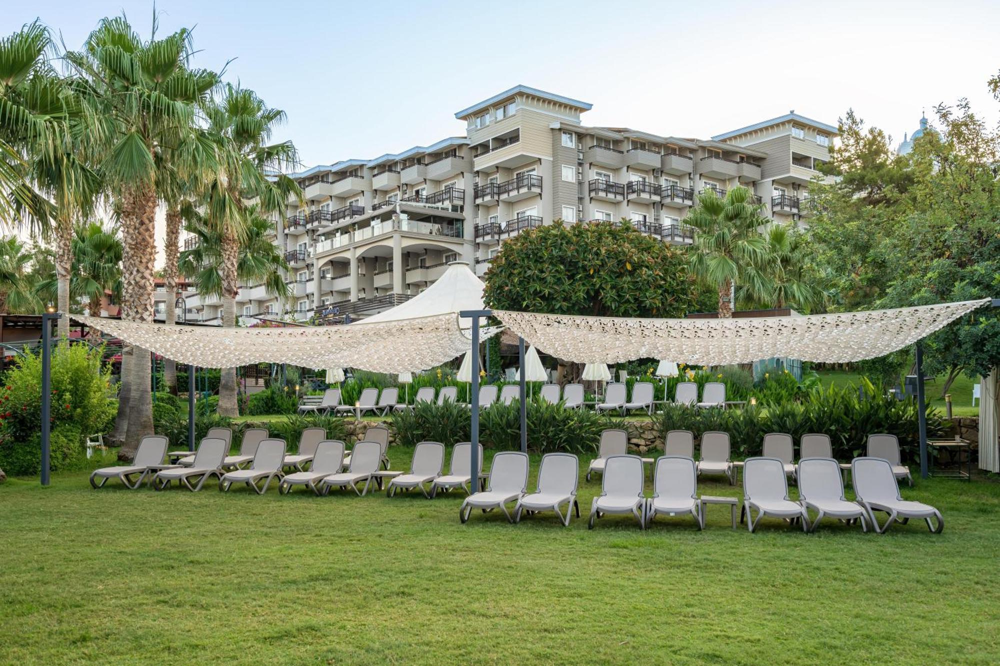 Justiniano Deluxe Resort Окурджалар Екстериор снимка